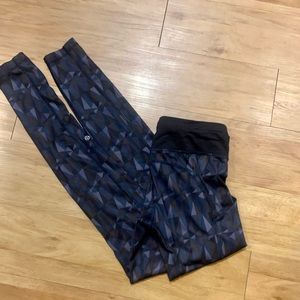 Lululemon yoga pants size 6